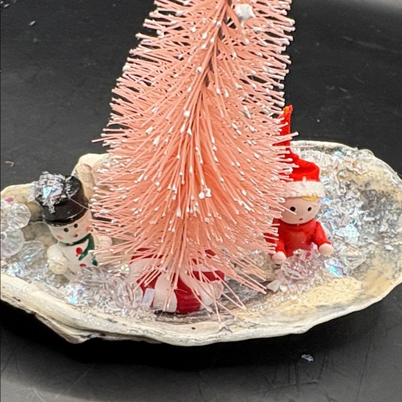 Pink Holiday Tree Shell Vignette - Picture 2 of 5